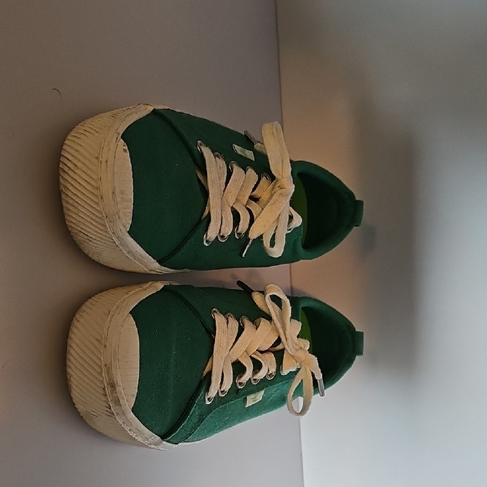 Women's Cariuma Green and White Canvas Sneakers Classic Design Size 11